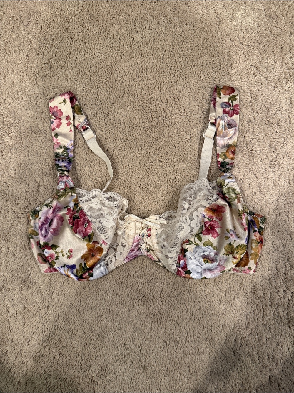 Vintage Maidenform Floral Lace Trim Underwire Bra in Cream and Multi Floral